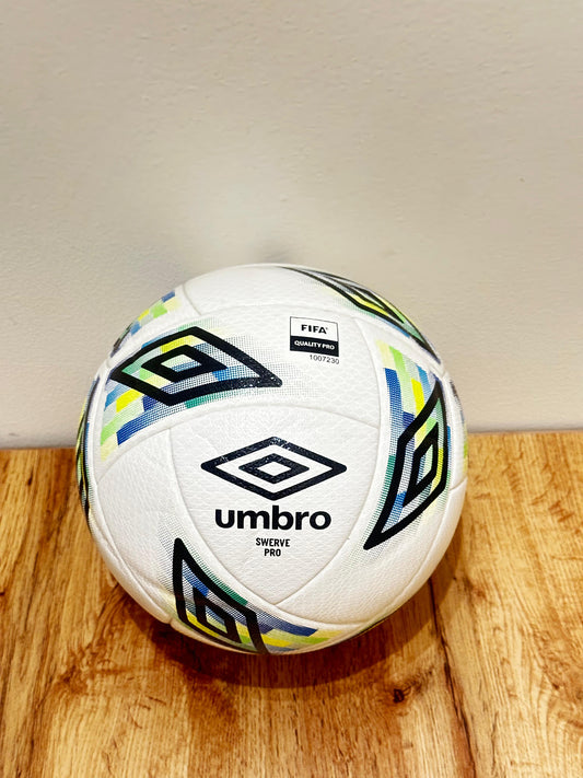 Umbro Swerve Pro Match Grass, Size 5